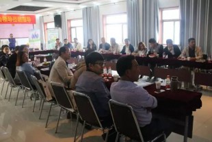 甘肅省建筑裝飾協會會長攜建筑裝飾協會成員蒞臨甘肅景泰金龍化工建材有限公司參觀考察